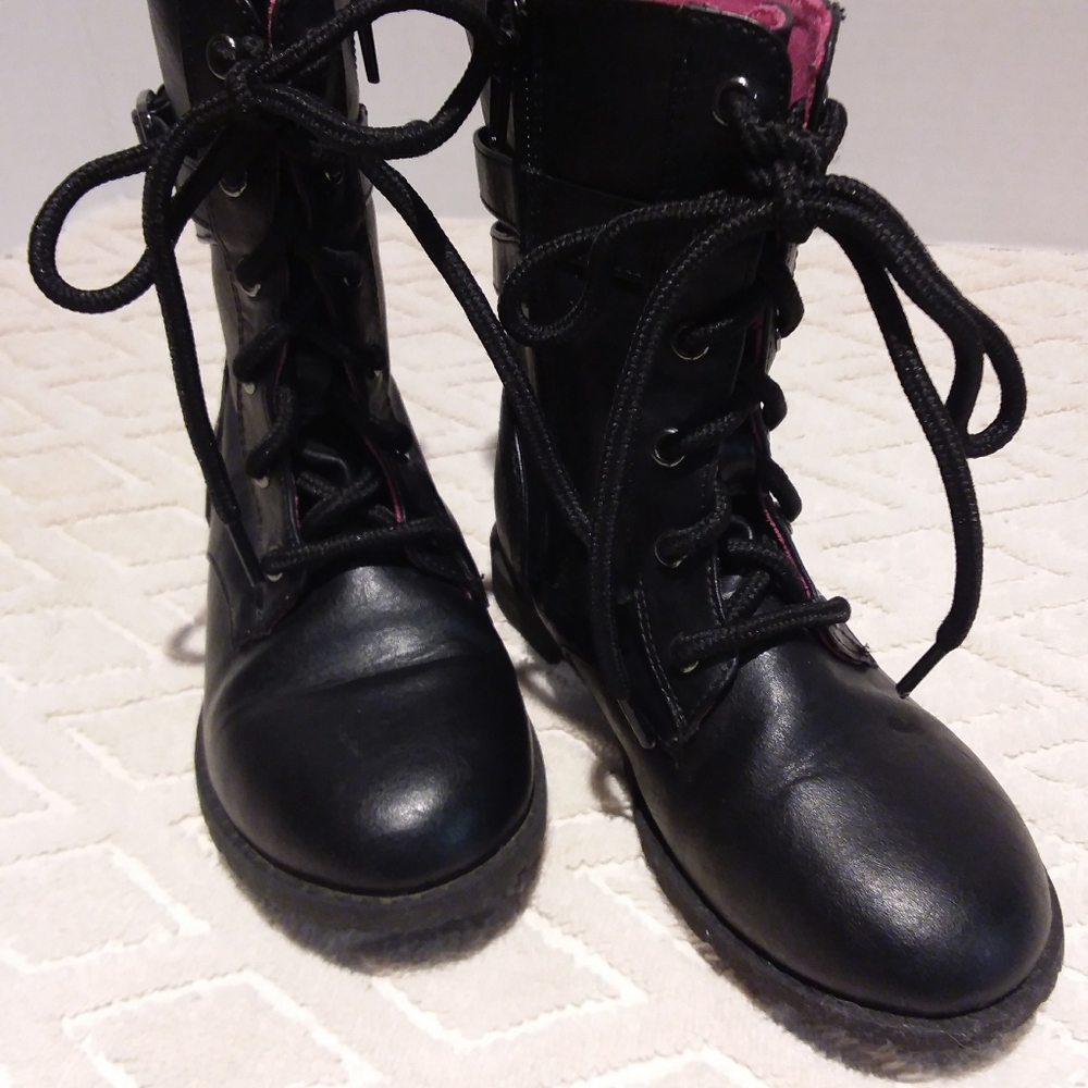 - ⬇️ Brash combat style boots-EUC